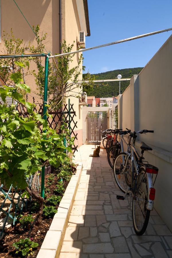 Apartments Nives Cres Exterior photo